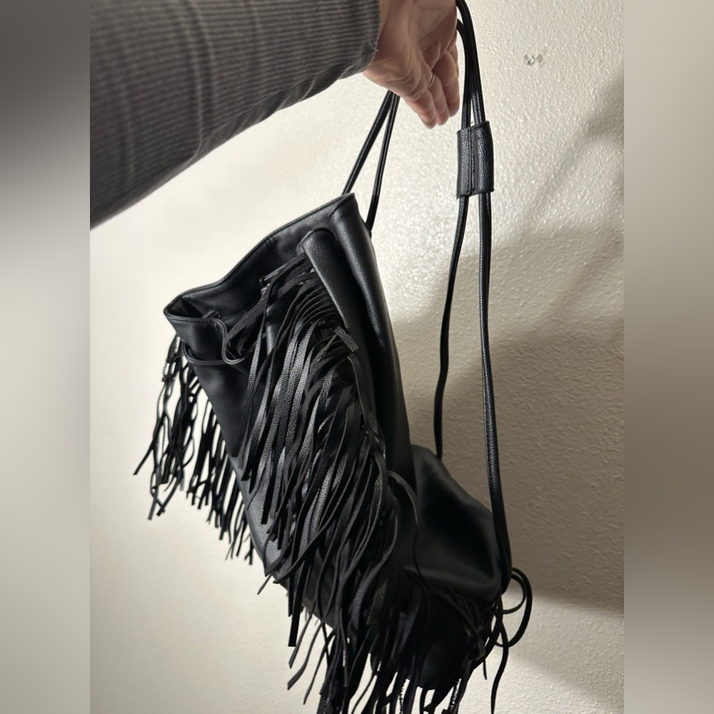 Victoria secret black fringe bucket backpack - Picture 13 of 16